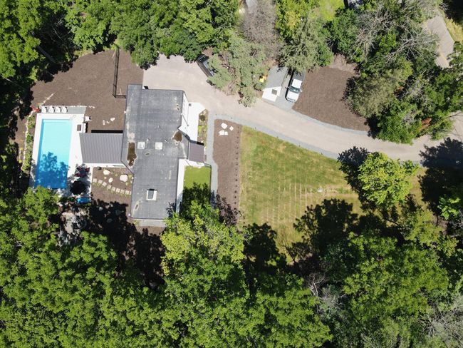 Large front yard with shed | Image 42