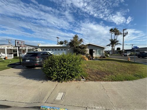 9201 Guss Dr, Huntington Beach, CA, 92646-4606 | Card Image