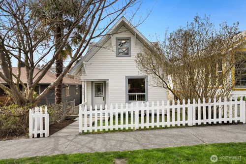 4135 36th Ave Sw, Seattle, WA, 98126-2619 | Card Image