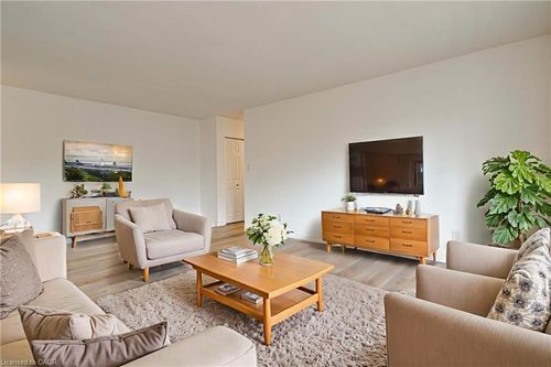 405-283 Fairway Rd N, Kitchener, ON, N2A2P1 | Card Image