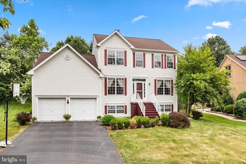8 Kingsley Ct, East Windsor, NJ, 08520-2984 | Card Image