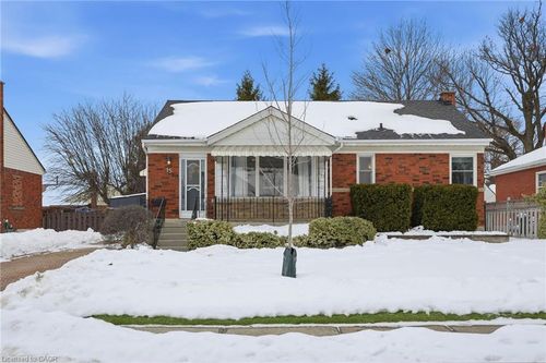 15 Mulock Ave, Hamilton, ON, L8T1H4 | Card Image