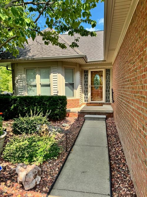 6955 Cross Creek Dr, Washington Township, MI, 48094-3803 | Card Image