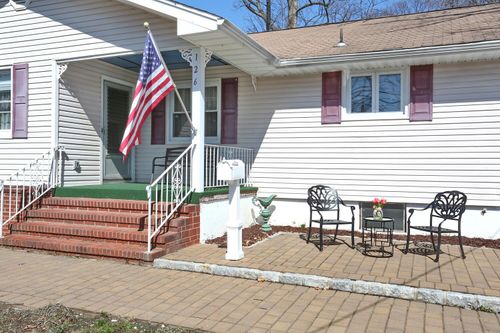 126 Church St, Nanuet, NY, 10954-3031 | Card Image