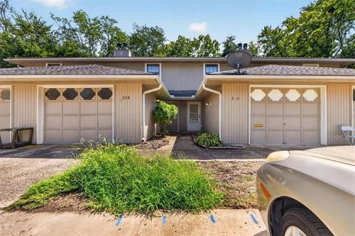 210 Nw Nottingham Ln, Blue Springs, MO, 64014-1227 | Card Image