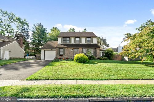 18 Essex Ln, LANGHORNE, PA, 19047-2039 | Card Image