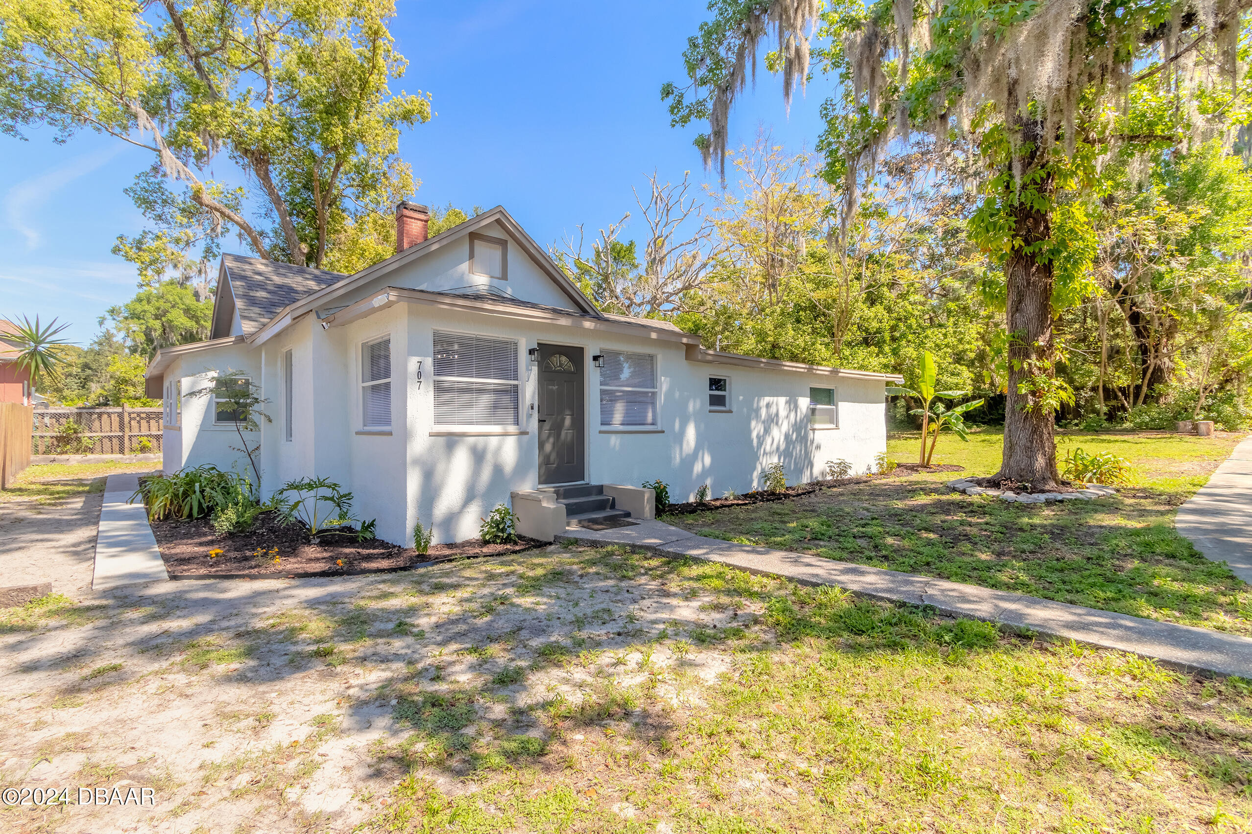 Carolina Ave, Deland, FL 32724