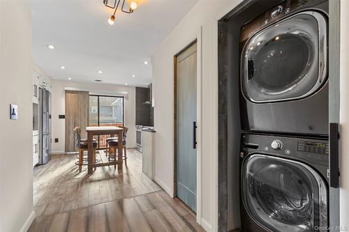 106 Remington Pl, New Rochelle, NY, 10801-3902 | Card Image