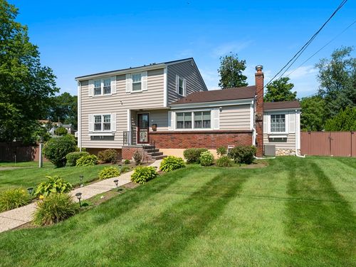 7 Fabens St, Saugus, MA, 01906-1305 | Card Image