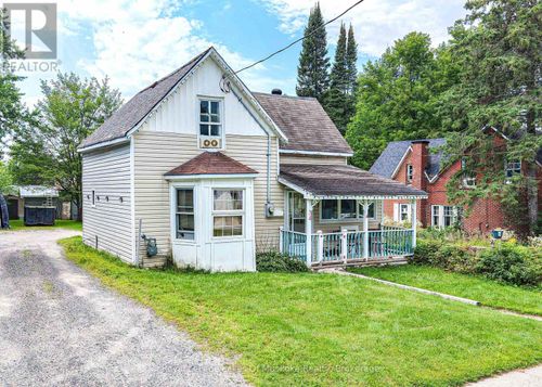34 Young Street, Bracebridge, ON, P1L1G7 | Card Image