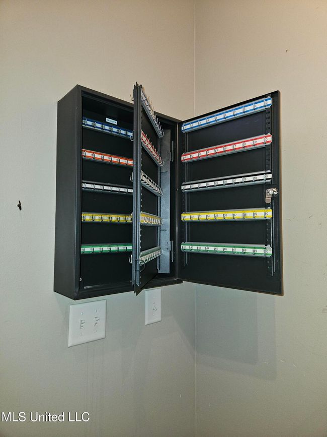 Mktg PR Reception office key box | Image 13