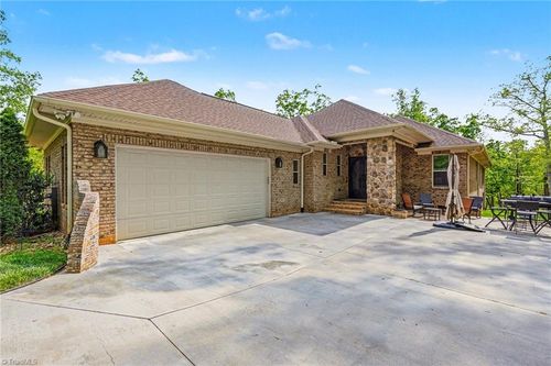 1629 Healing Springs Dr, Denton, NC, 27239-7799 | Card Image