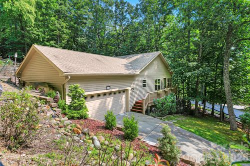 l16u06-14 Isuhdavga Ct, Brevard, NC, 28712-9221 | Card Image