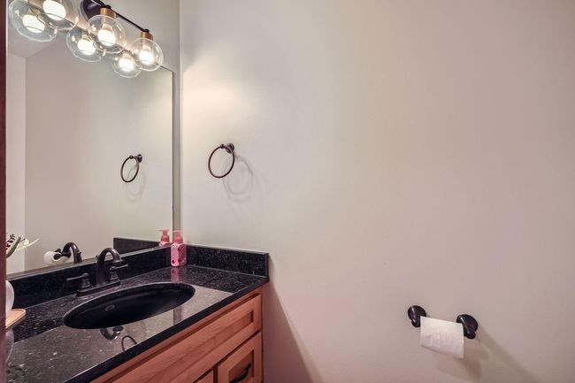 9599 Brookview Cir - Web Quality - 014 - 17 Powder Room.jpg | Image 14