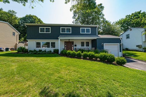 30 Harriet Ln, Huntington, NY, 11743-6817 | Card Image