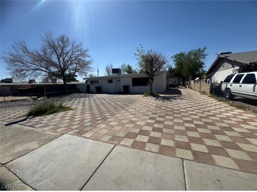 2127 Crawford St, North Las Vegas, NV, 89030-6562 | Card Image