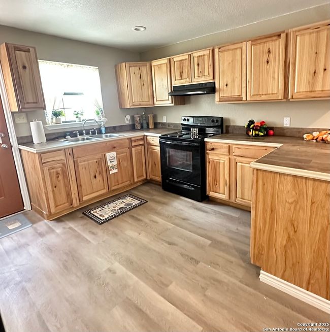 221 Chaparral St, House other with 2 bedrooms, 2 bathrooms and null parking in Uvalde TX | Image 6
