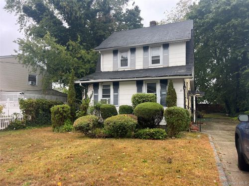 33 Willow Ave, Freeport, NY, 11520-2520 | Card Image