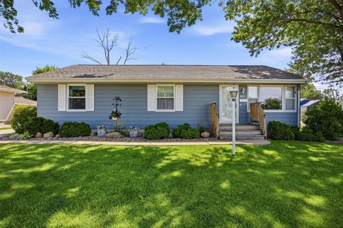 1105 29th St, Marion, IA, 52302-1529 | Card Image