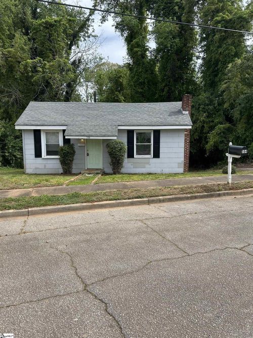 584 Wildwood Drive, spartanburg, SC, 29306-4054 | Card Image