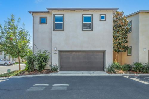 4432 Ocean Ln, Elk Grove, CA, 95757-2556 | Card Image