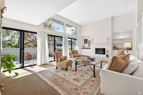 37 Greenside Way, San Rafael, CA, 94901 | Card Image