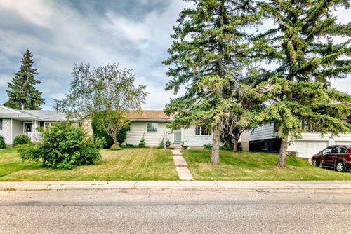 352 Malvern Close Ne, Calgary, AB, T2A4W7 | Card Image