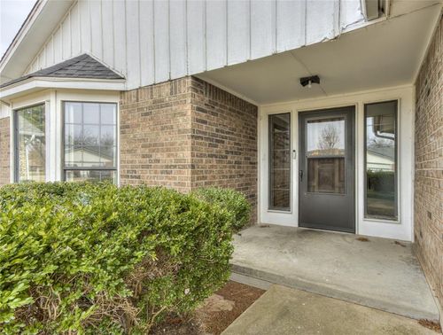 1326 Alviola Ave, Midwest City, OK, 73110-1402 | Card Image