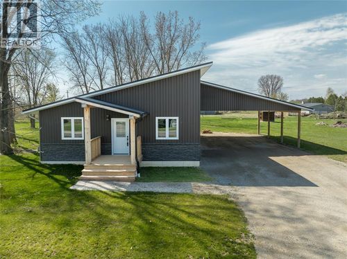 4589 Victoria St, Oil Springs, ON, N0N1P0 | Card Image