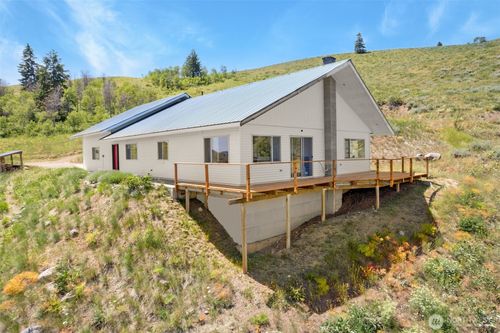 427 Rendezvouz Rd, Winthrop, WA, 98862 | Card Image