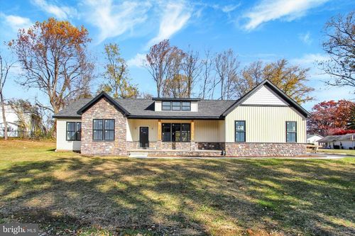 4 Grouse Trl, Fairfield, PA, 17320-8253 | Card Image