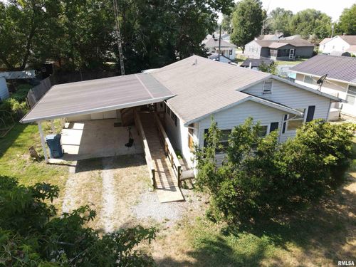 504 W 5th St, Benton, IL, 62812-1239 | Card Image