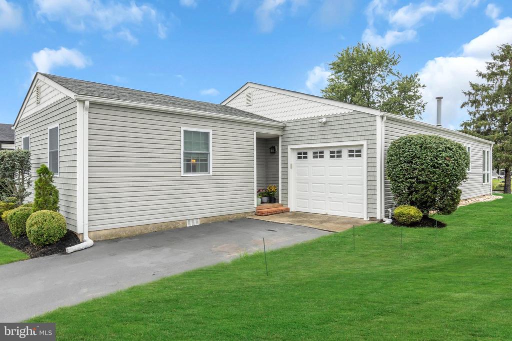 Harrington Dr, Toms River, NJ 08757