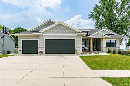 608 Pointer Cir, Center Point, IA, 52213-9389 | Card Image