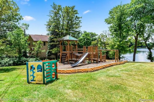 1146 S Long Lake Blvd, Lake Orion, MI, 48362-3647 | Card Image