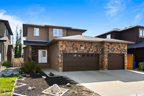 6925 Maple Ridge Dr, Regina, SK, S4X0H9 | Card Image
