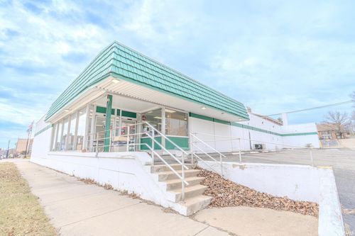 300 N Main St, Veedersburg, IN, 47987-1434 | Card Image