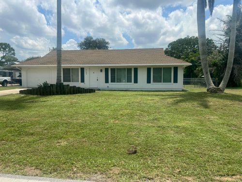 7105 North Blvd, FORT PIERCE, FL, 34951-5205 | Card Image