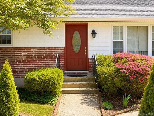 11 Bedford St, Wyandanch, NY, 11798-3903 | Card Image