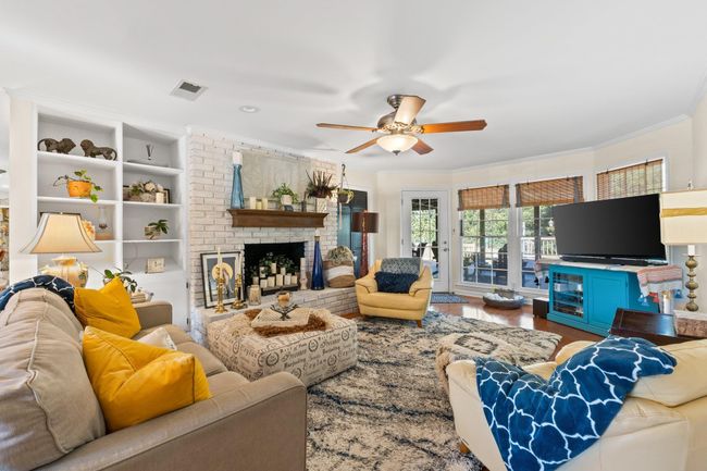 312 W Marion St, House other with 3 bedrooms, 2 bathrooms and null parking in Chattahoochee FL | Image 5
