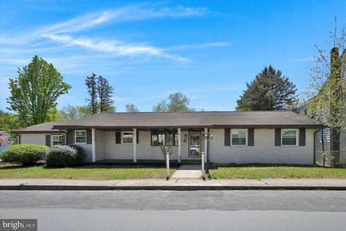 330 E Centre St, SHENANDOAH, PA, 17976-1819 | Card Image