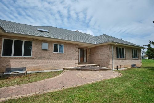 180 Pine Ter, East Marion, NY, 11939-1185 | Card Image