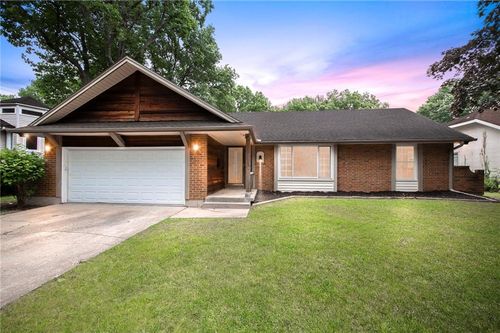 6813 Crisp Ave, Raytown, MO, 64133-6113 | Card Image