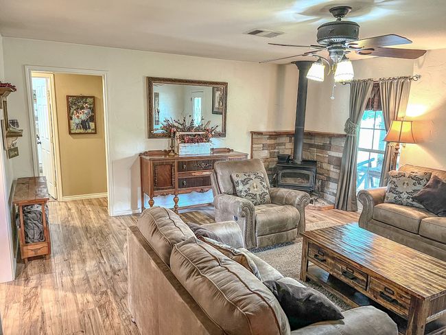 6861 County Road 4710, House other with 4 bedrooms, 2 bathrooms and null parking in Larue TX | Image 7