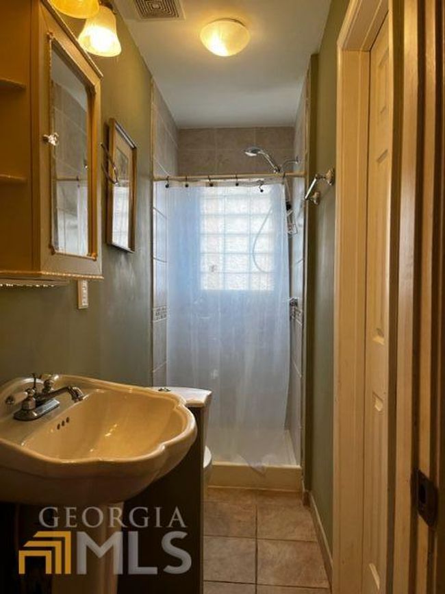 724 Camelot Way, House other with 3 bedrooms, 2 bathrooms and null parking in Norcross GA | Image 6
