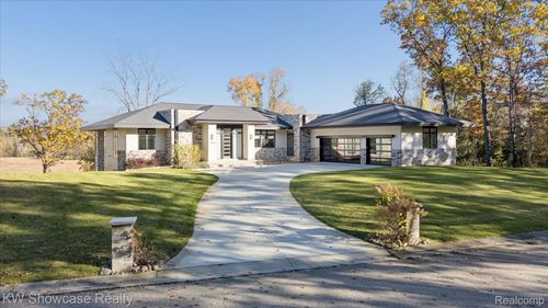 1164 Lake Forest Way, Milford, MI, 48380-1631 | Card Image