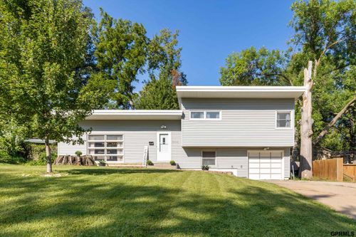 7712 Sunset Dr, Ralston, NE, 68127-2851 | Card Image