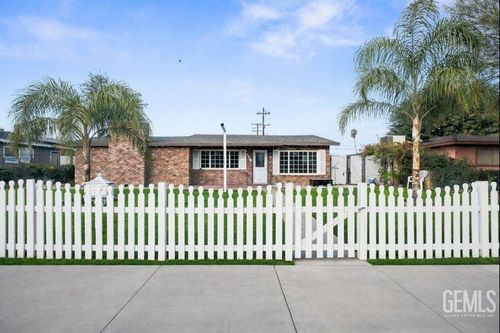 1320 White Ln, Bakersfield, CA, 93307-4734 | Card Image