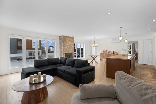 207-4735 Rue D'Angora, Terrebonne, QC, J6X2Z6 | Card Image