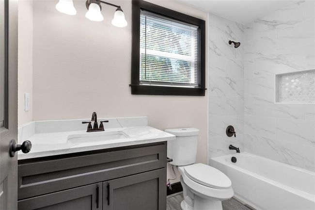 3346 Reeves St, House other with 3 bedrooms, 2 bathrooms and 1 parking in Houston TX | Image 24